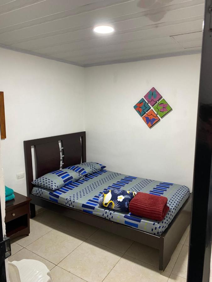 Homestay Independiente Bano Exterior Armenia (Quindio)